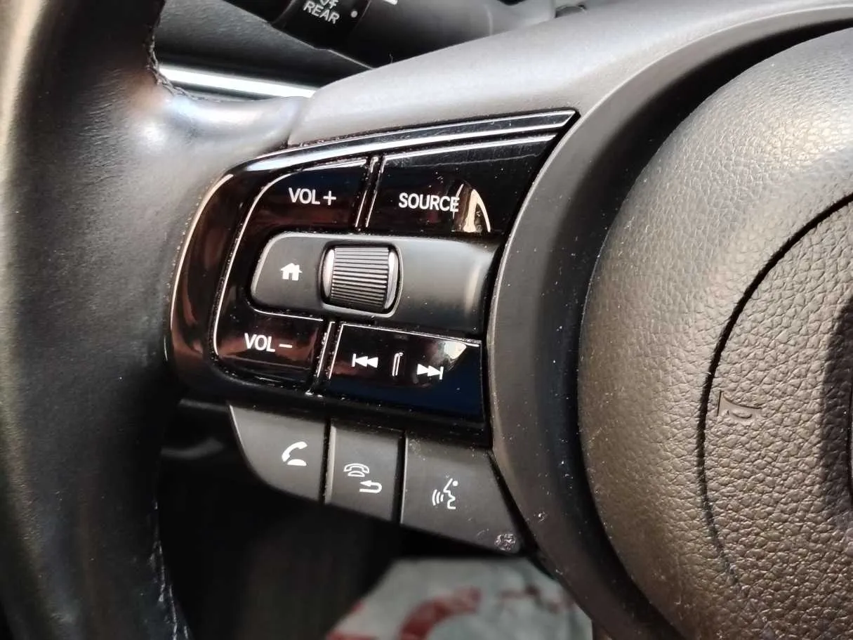 Car image 25