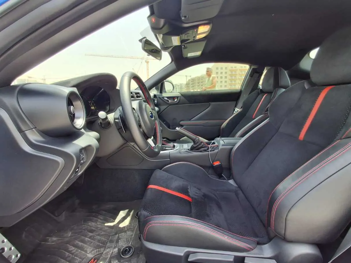 Car image 12