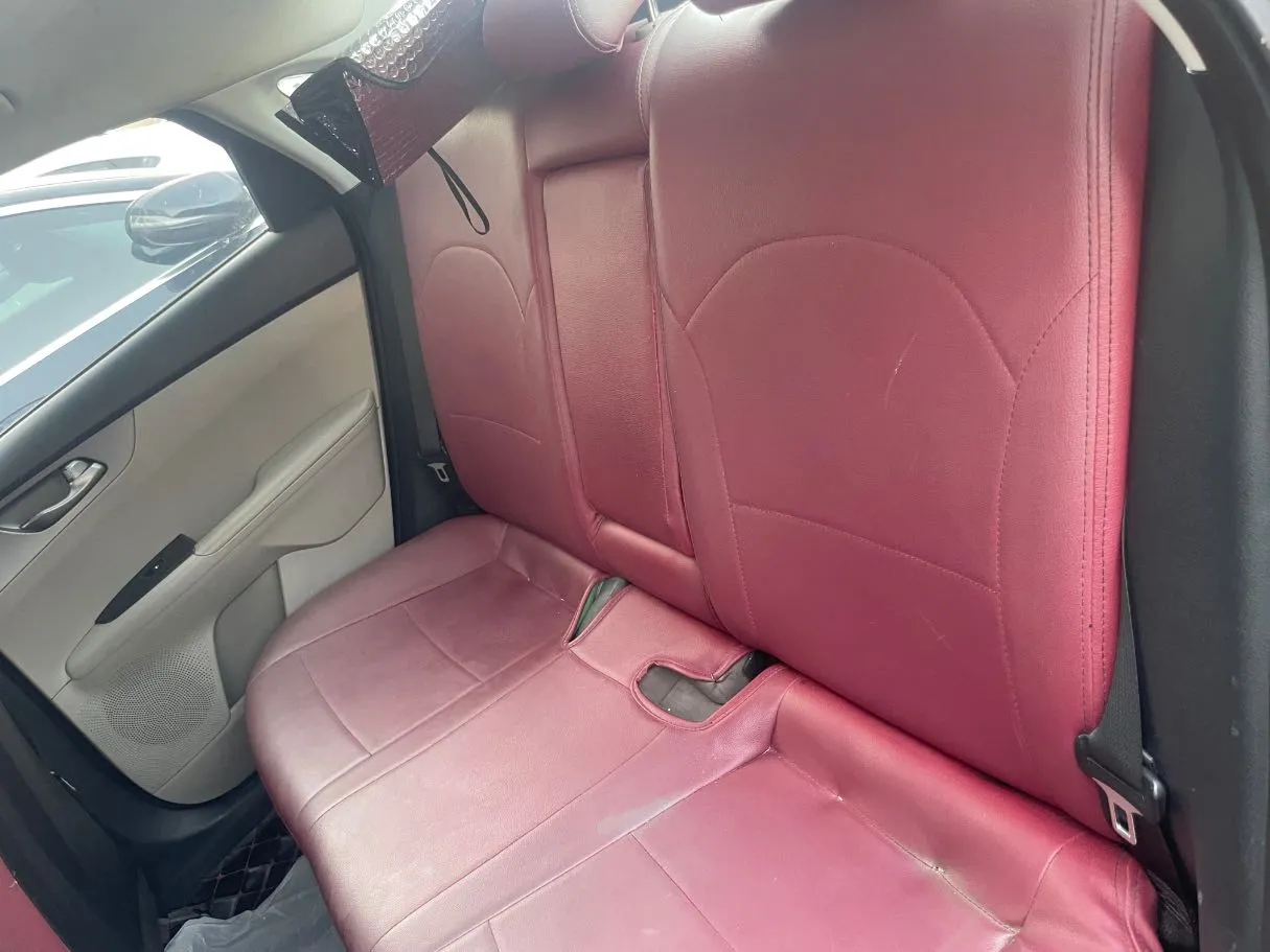 Car image 16