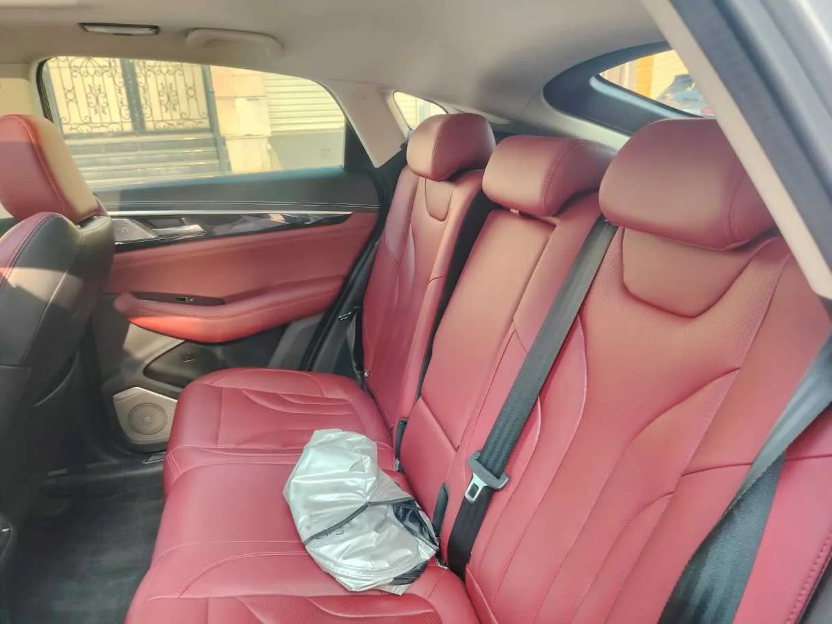 Car image 18