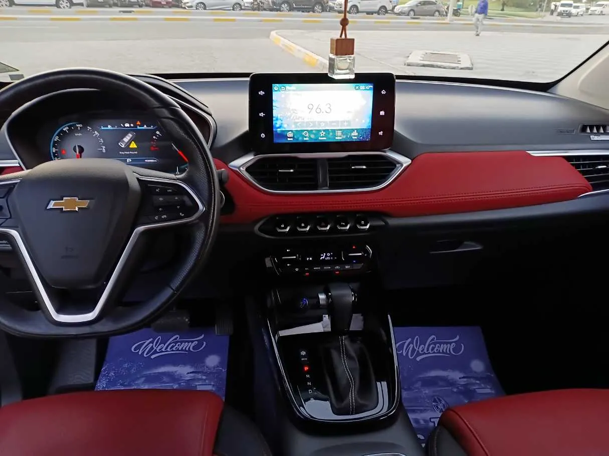 Car image 14