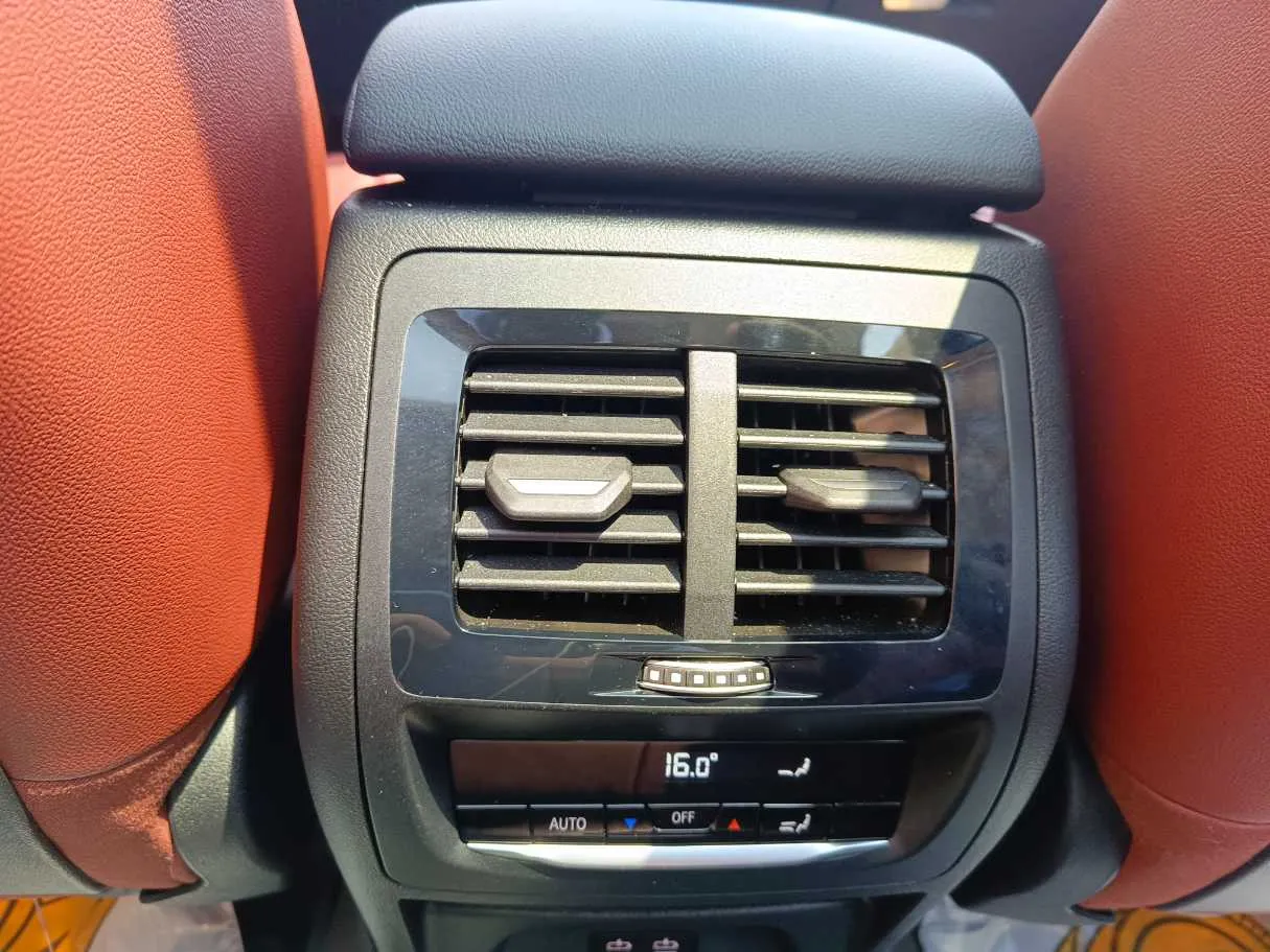 Car image 40