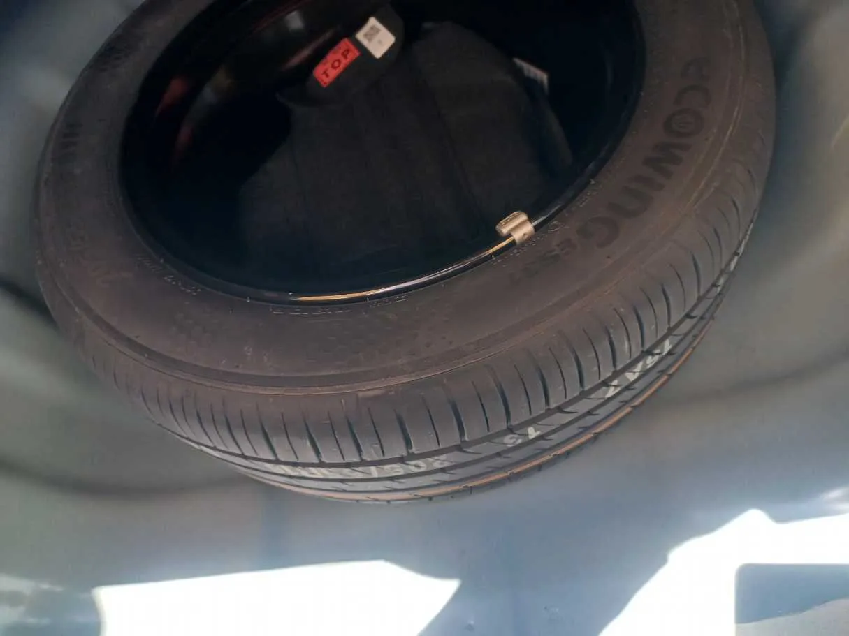 Car image 21