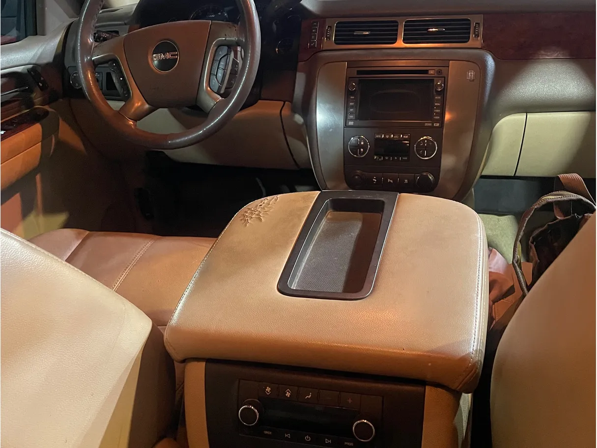 Car image 5