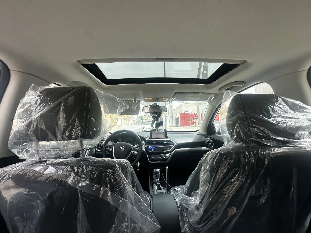 Car image 17
