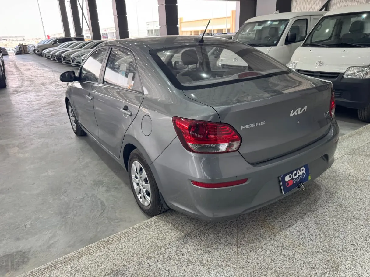 Car image 7