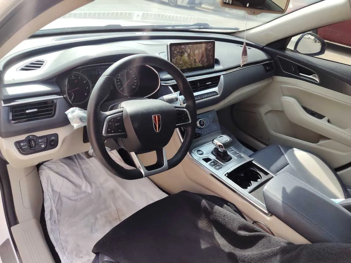 Car image 12