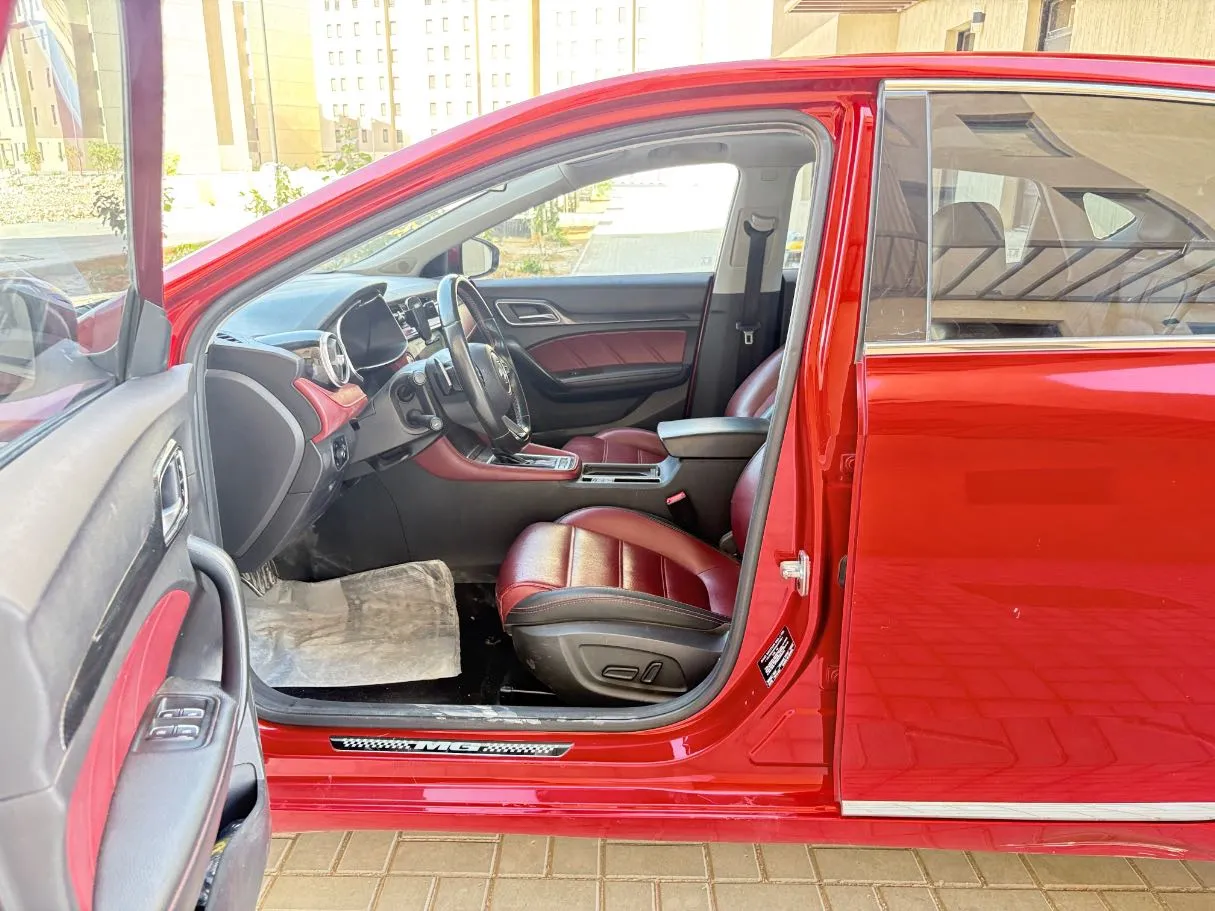 Car image 12