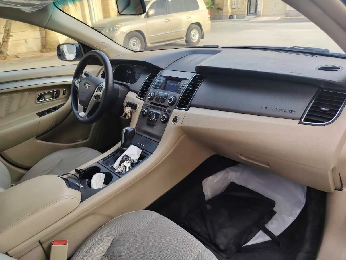 Car image 13