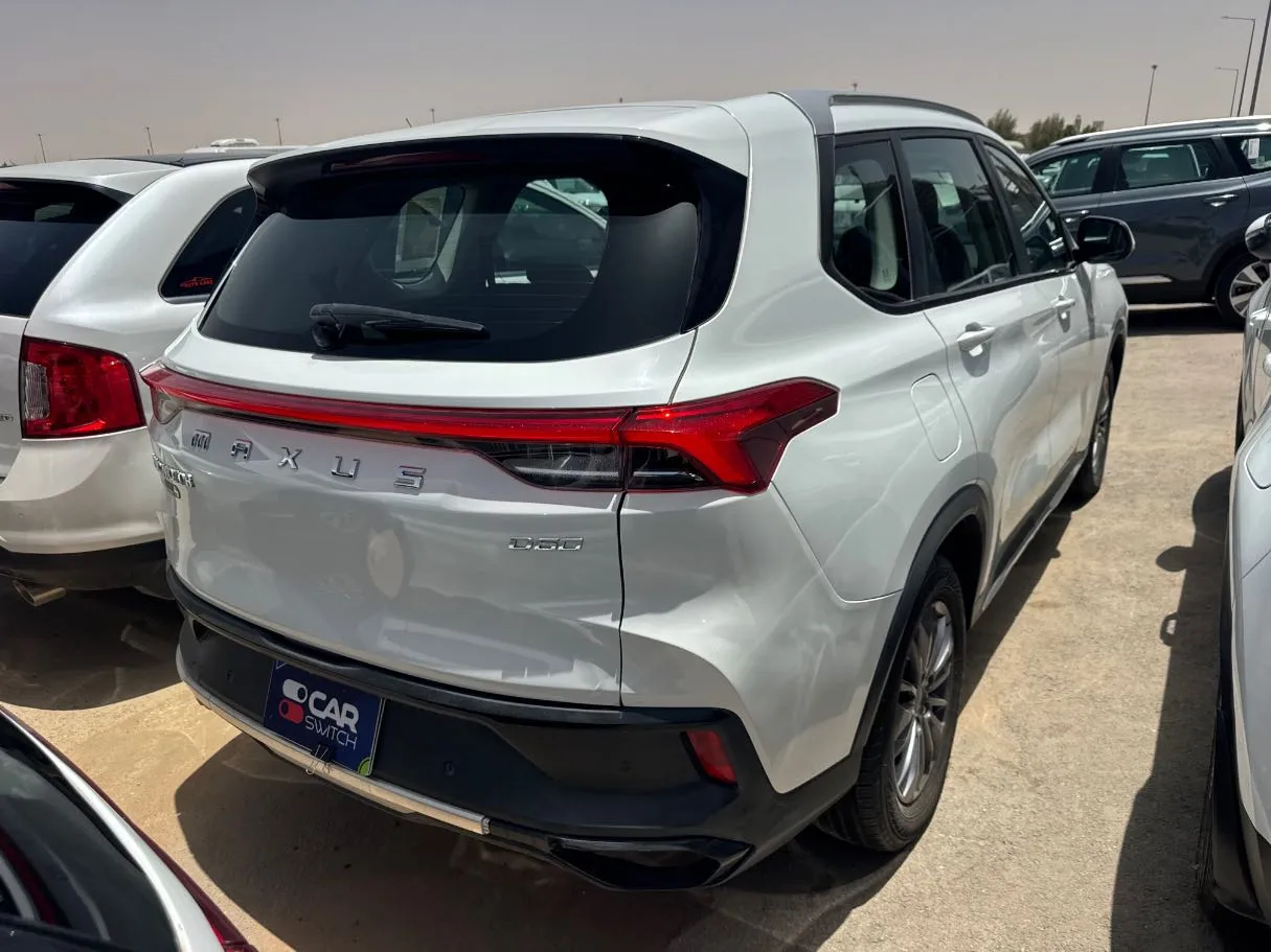 Car image 4