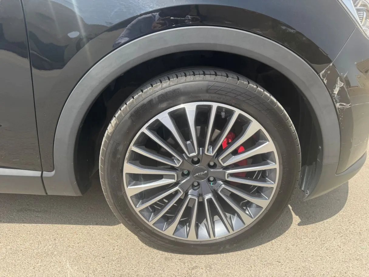 Car image 9