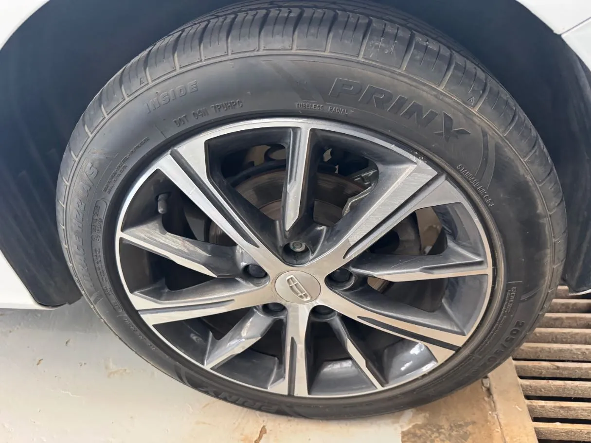 Car image 7