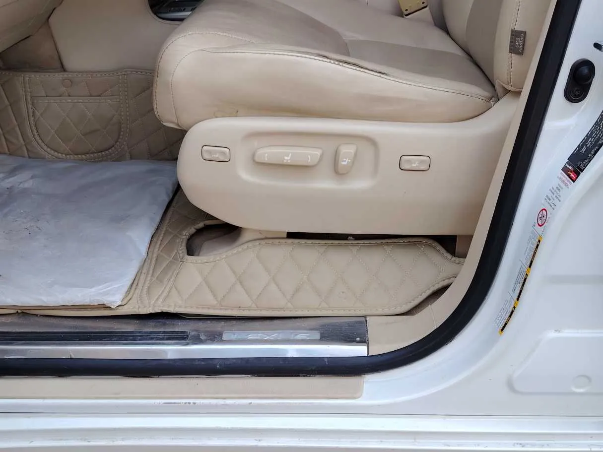 Car image 35