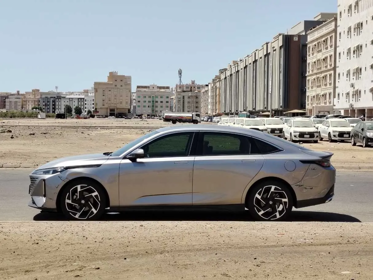 Car image 8