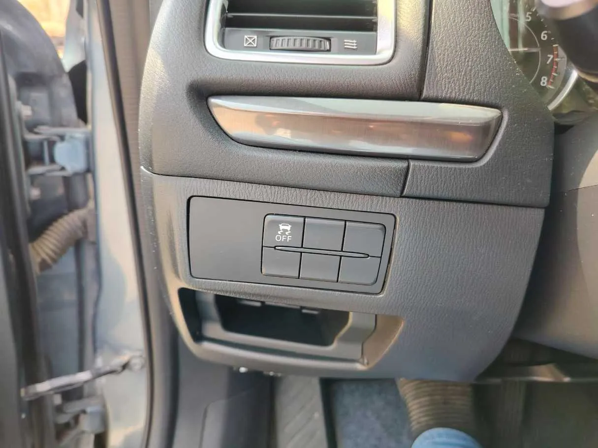 Car image 30