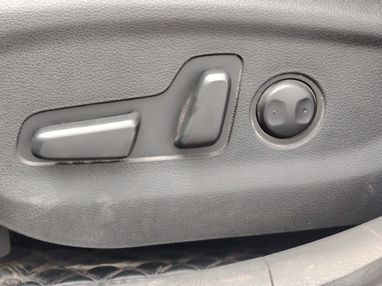 Car image 27