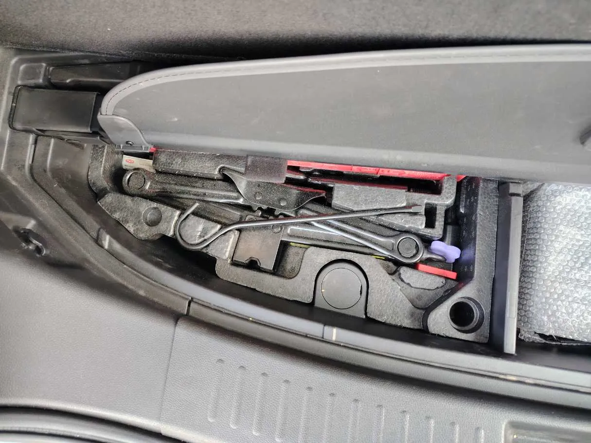 Car image 36