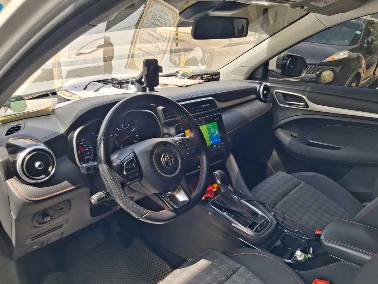Car image 11