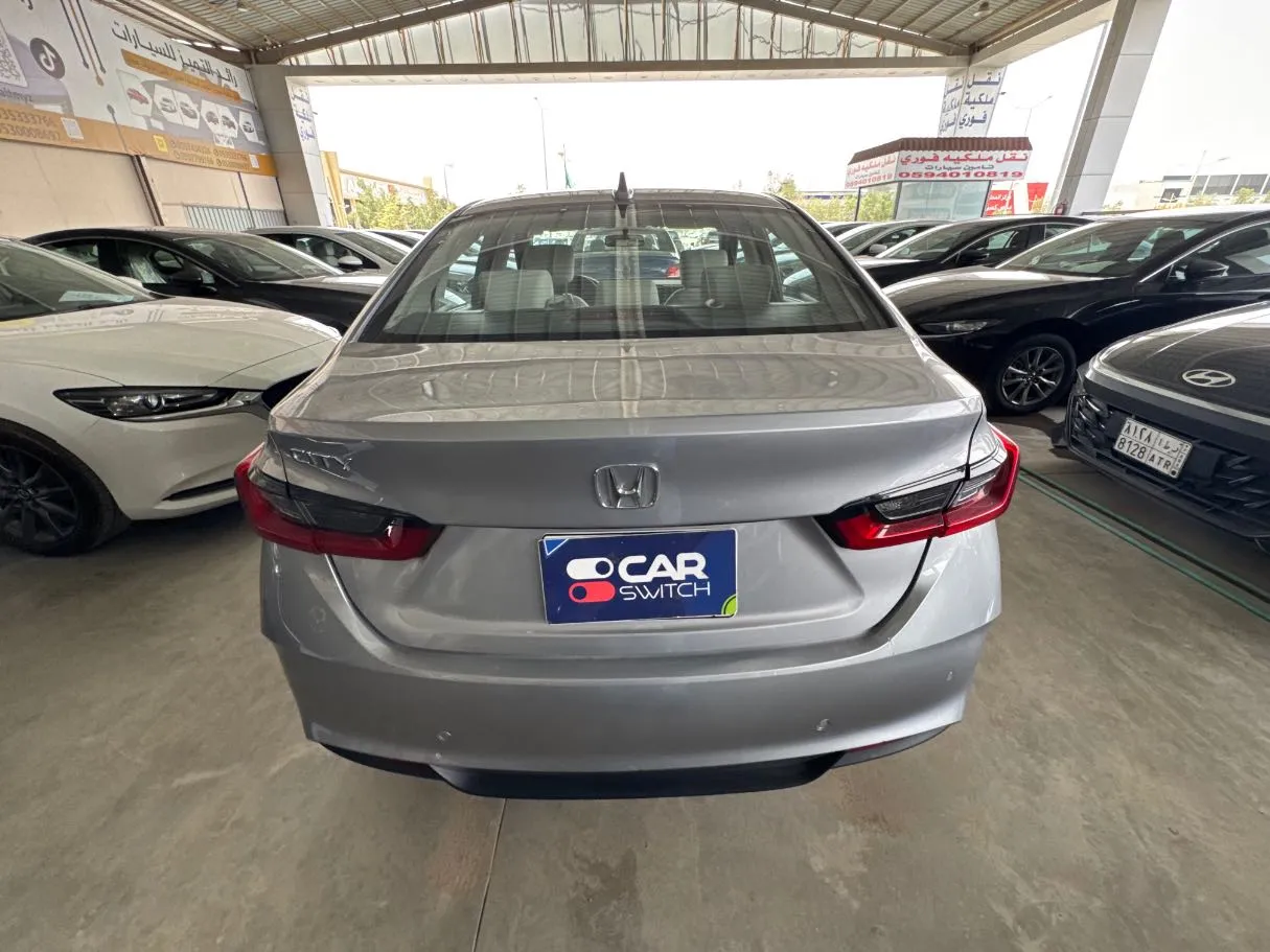 Car image 6