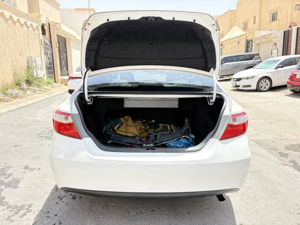 Car image 24