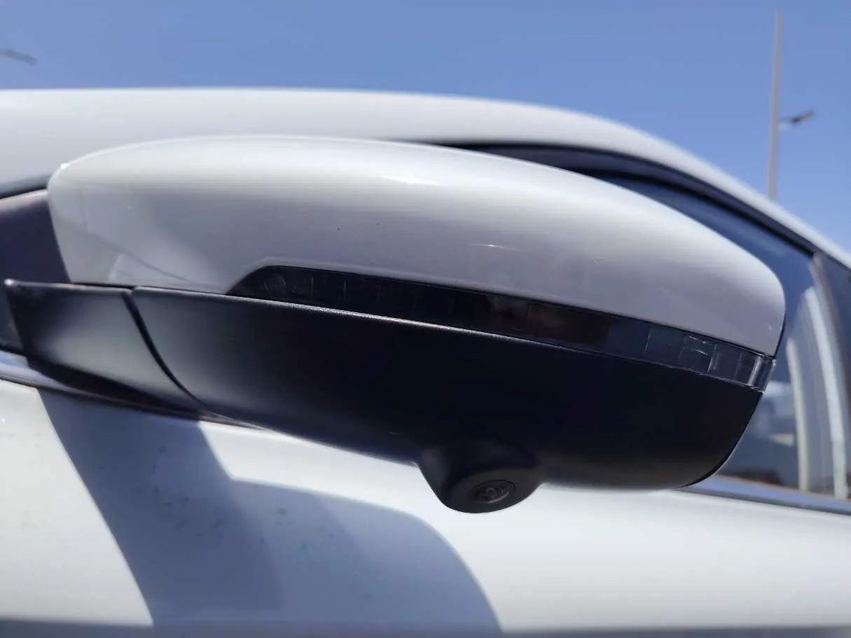 Car image 9
