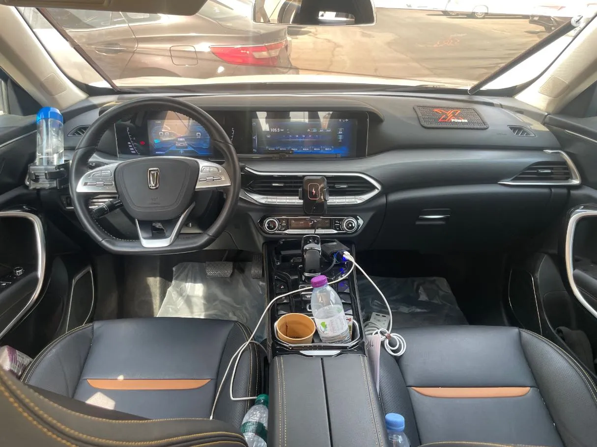 Car image 16