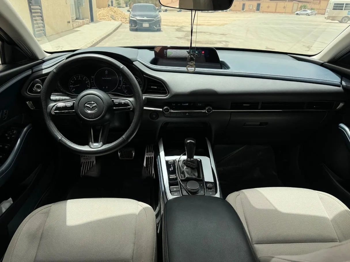 Car image 16