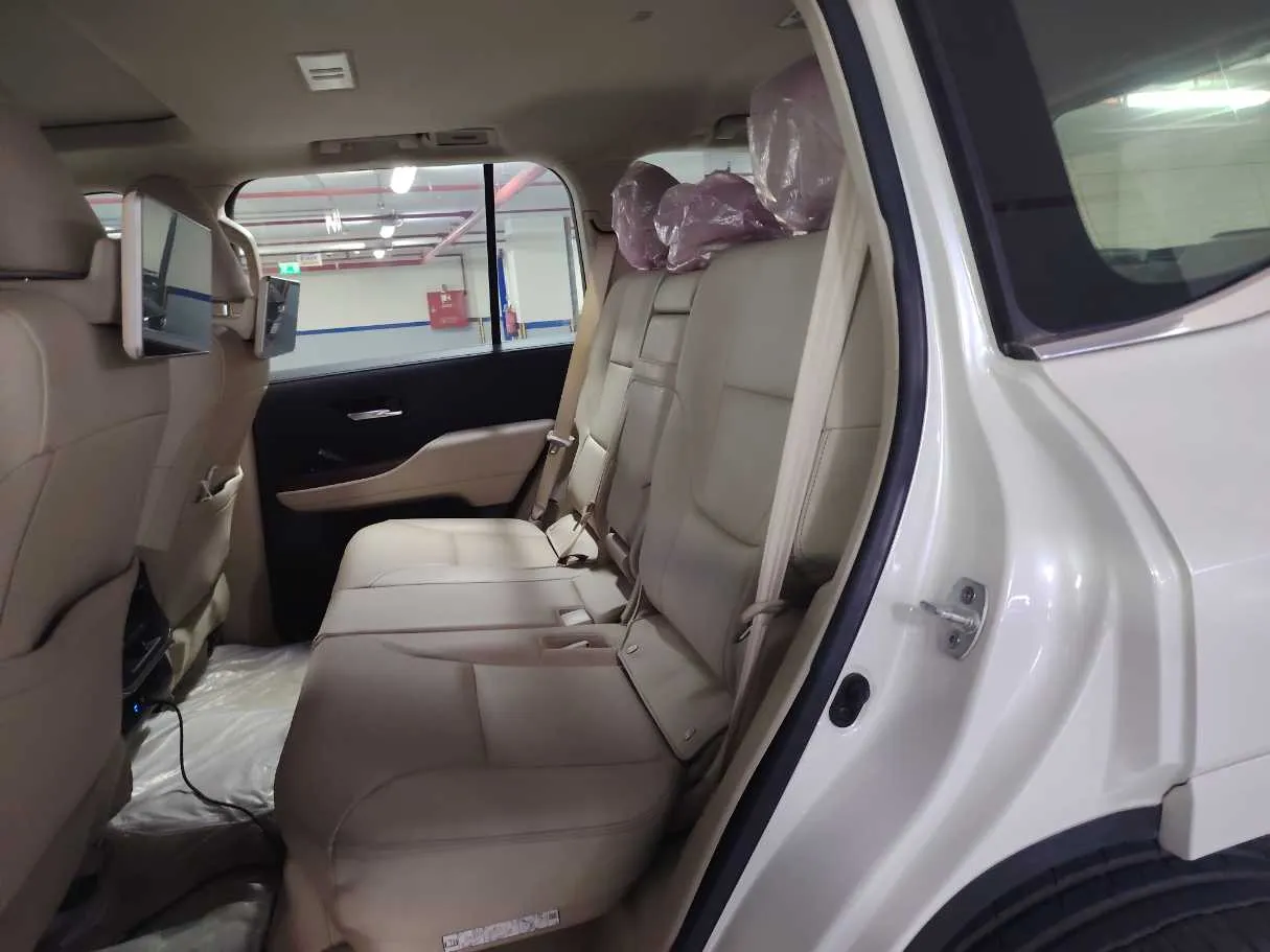 Car image 16