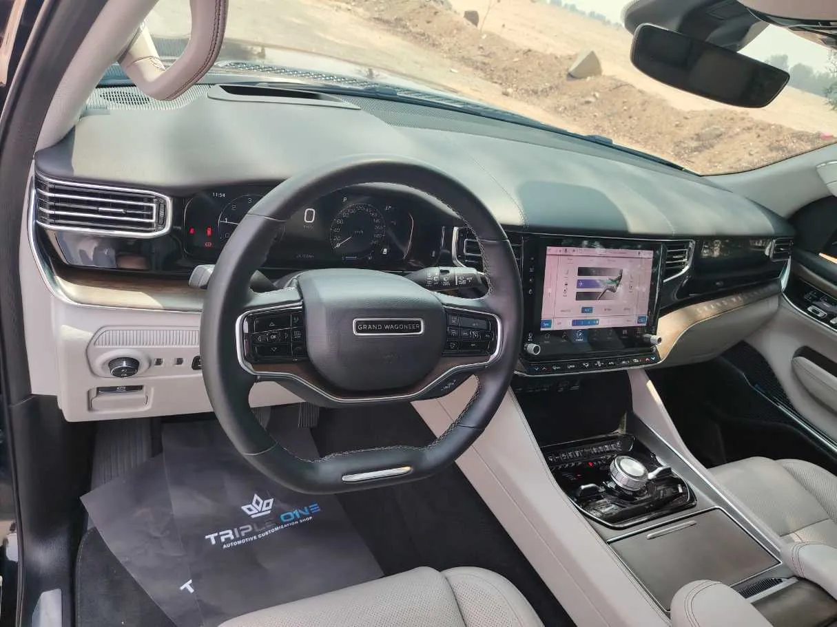 Car image 13