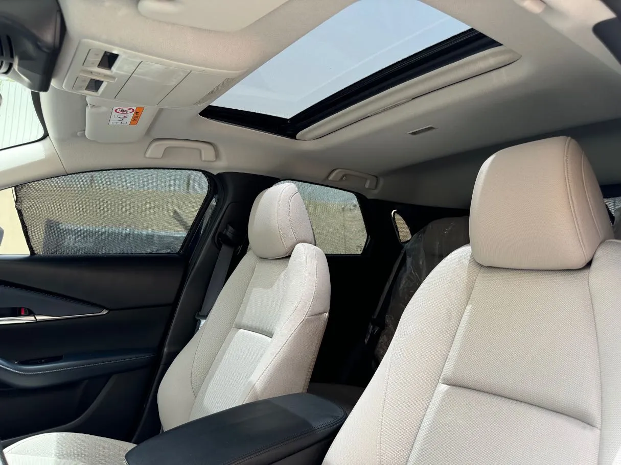 Car image 13