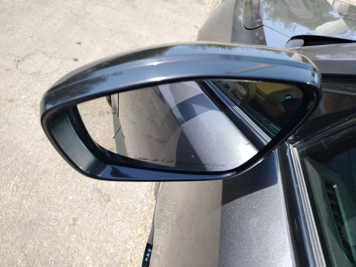 Car image 30