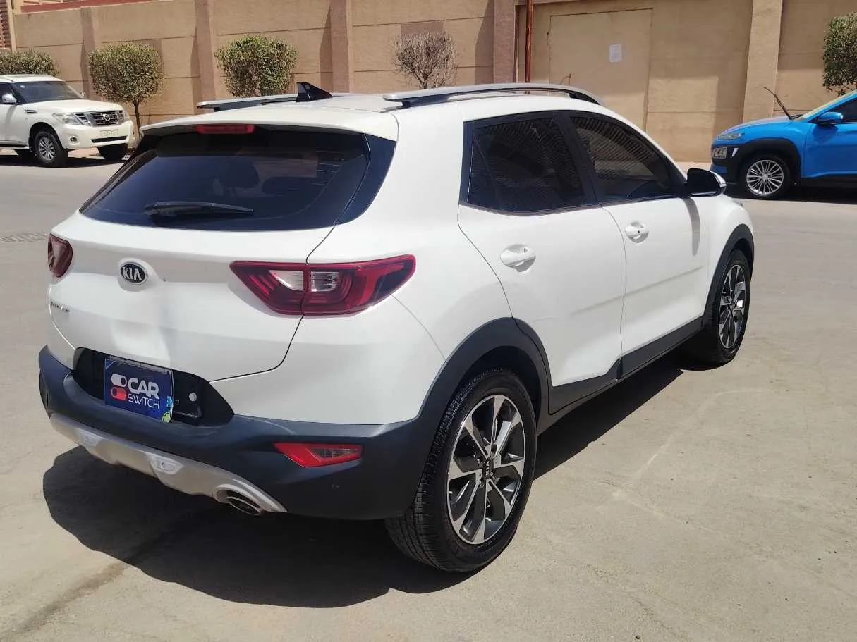 Car image 5
