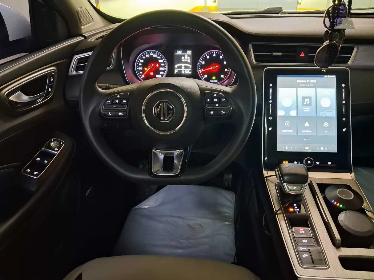 Car image 17