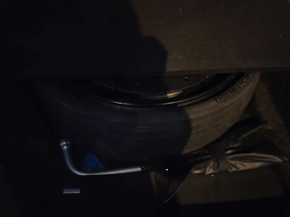 Car image 30