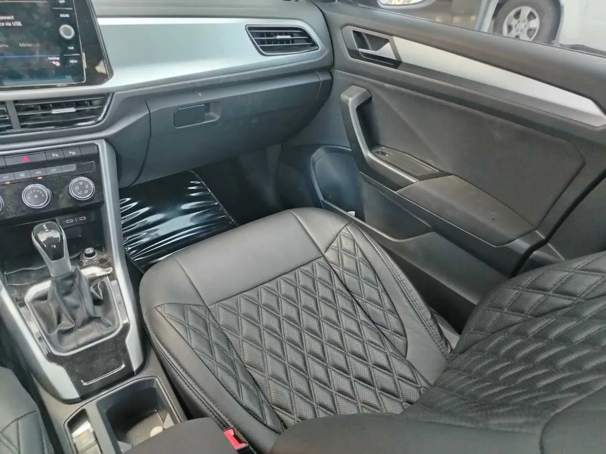 Car image 34