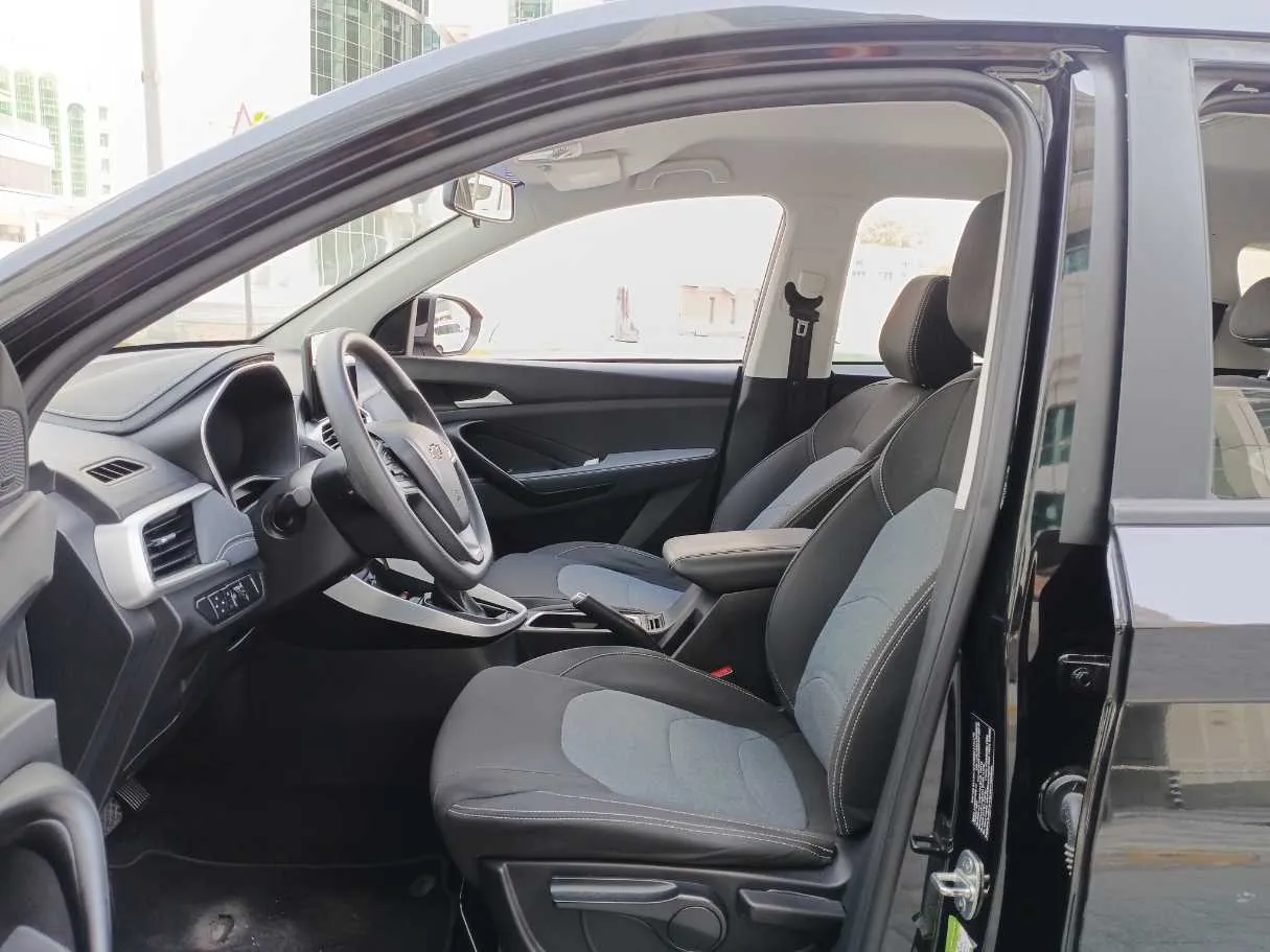Car image 12