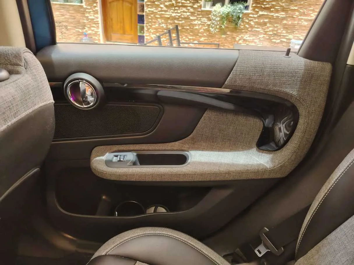 Car image 37