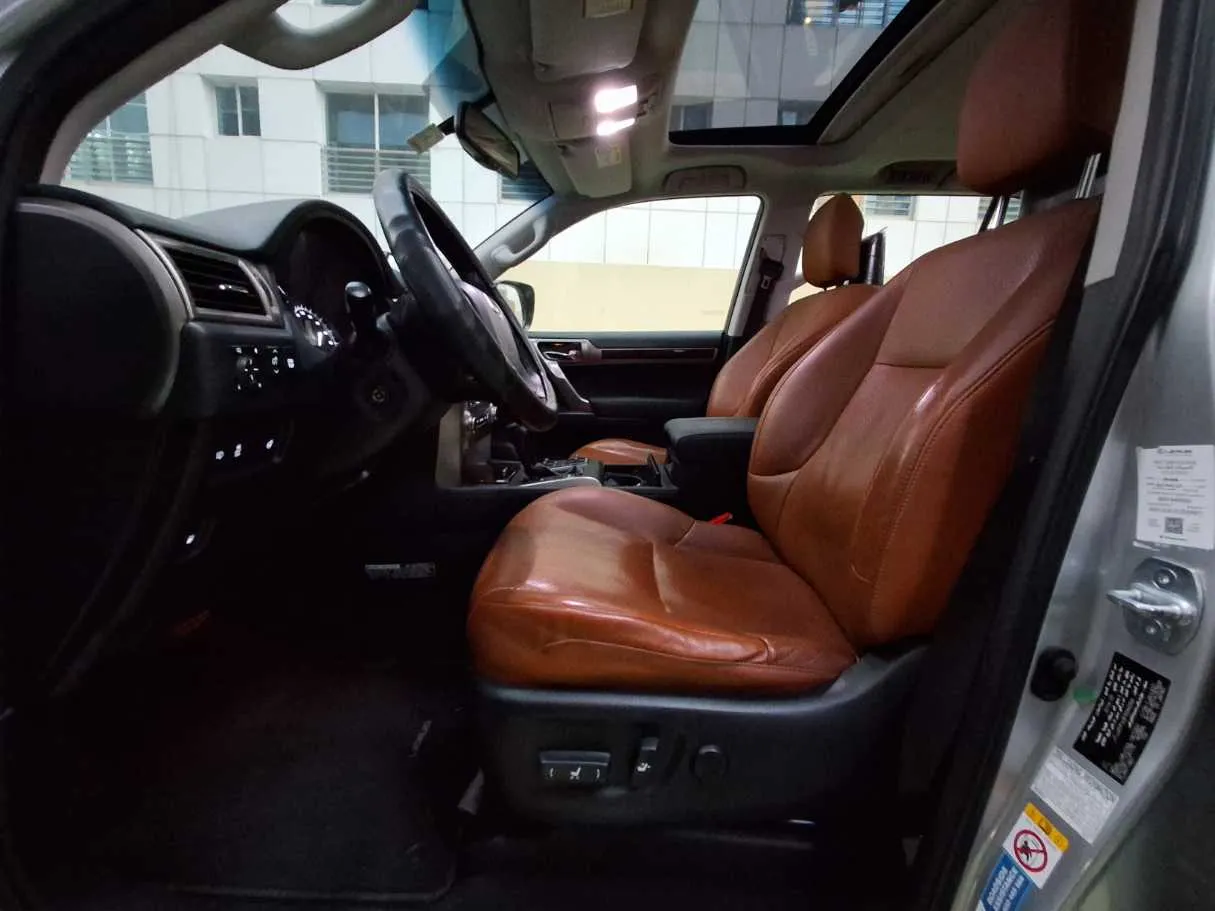 Car image 12