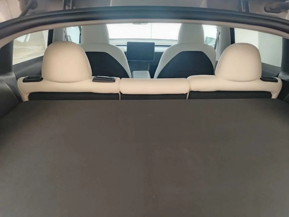 Car image 28