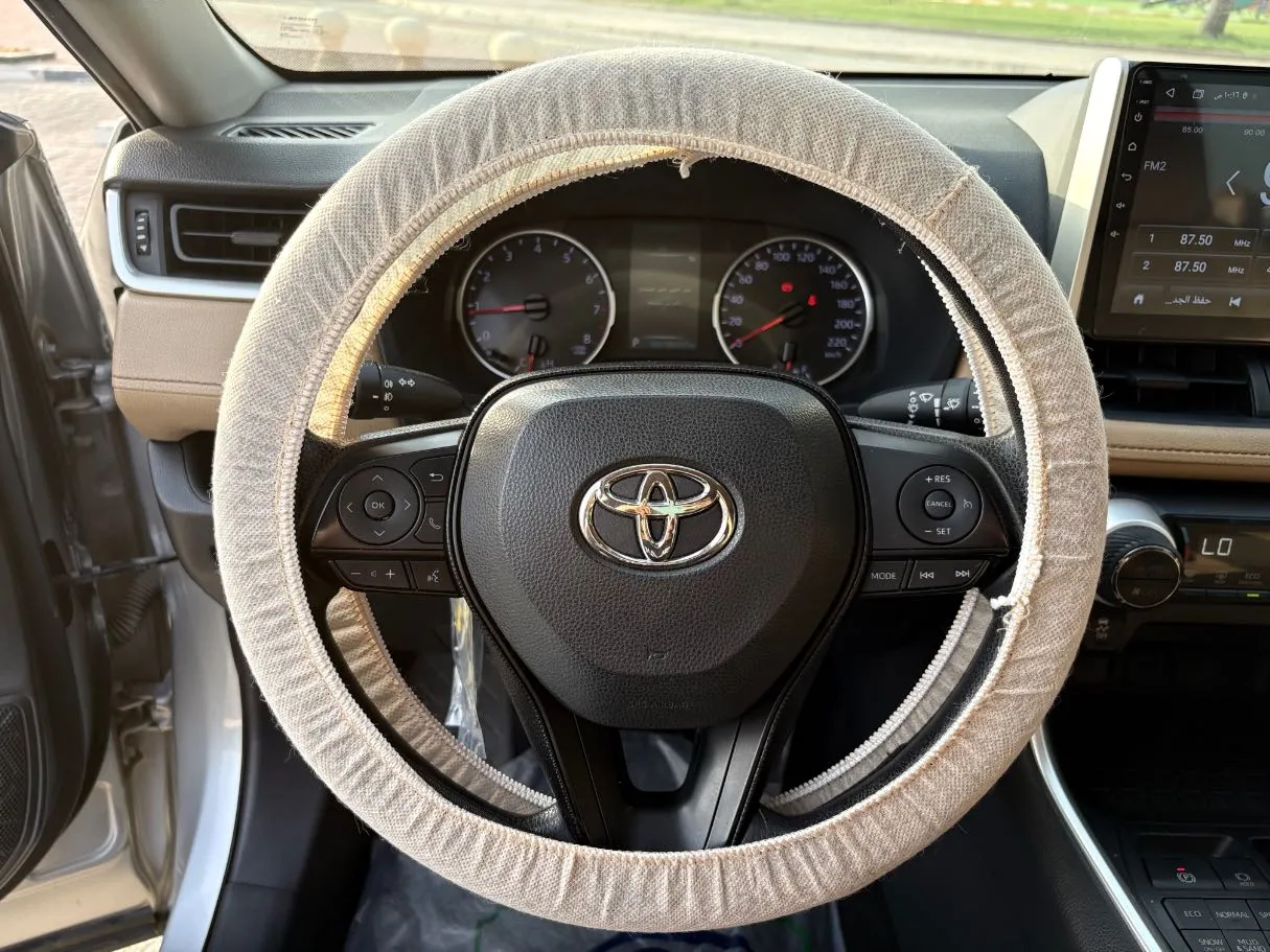 Car image 23