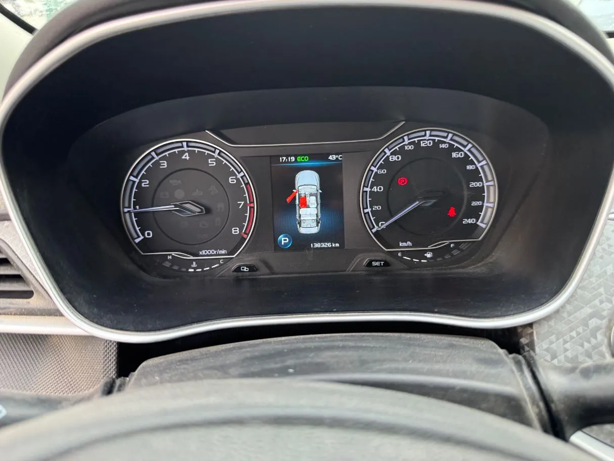 Car image 16