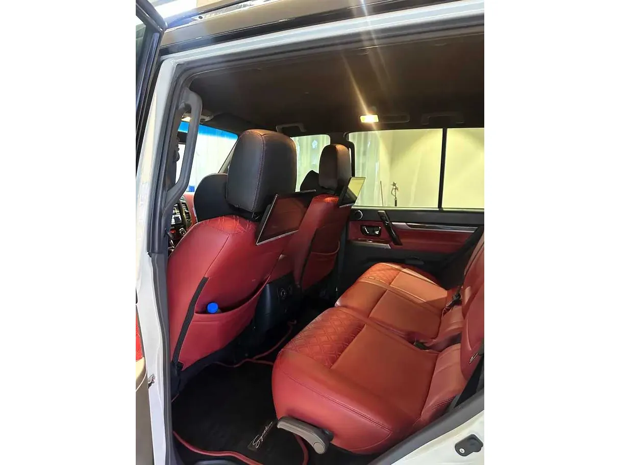Car image 17
