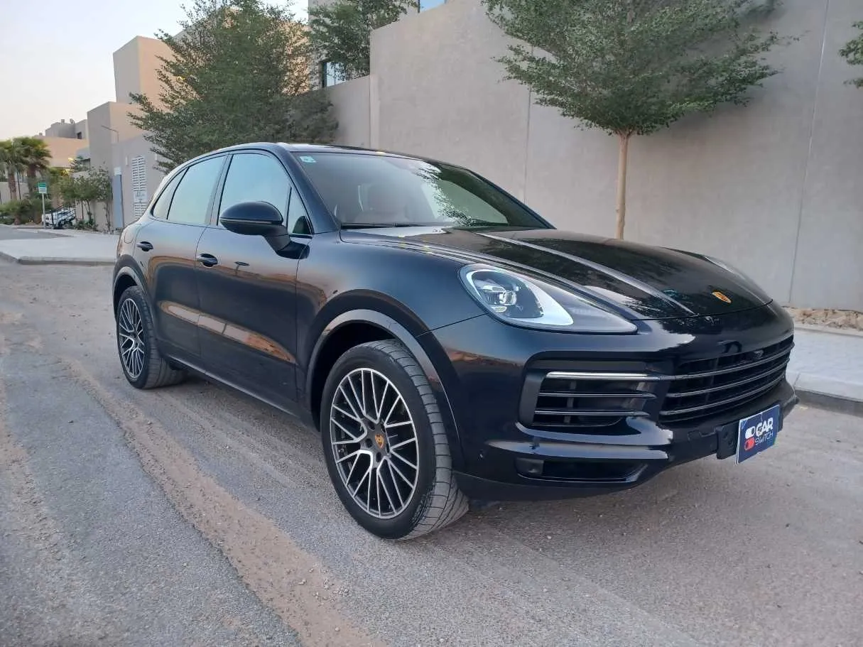 Car image 3