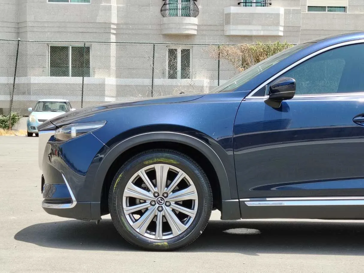 Car image 9