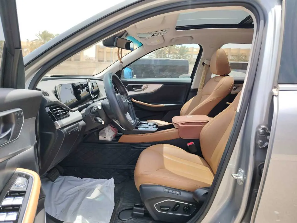 Car image 12