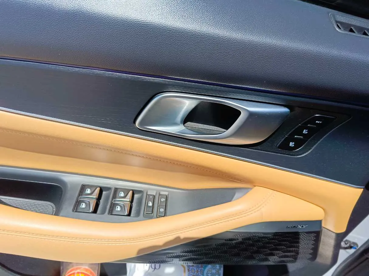 Car image 36