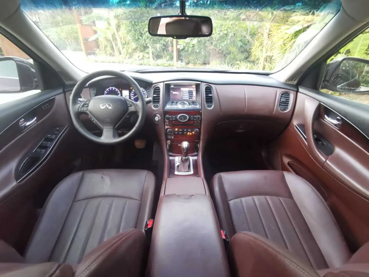 Car image 16