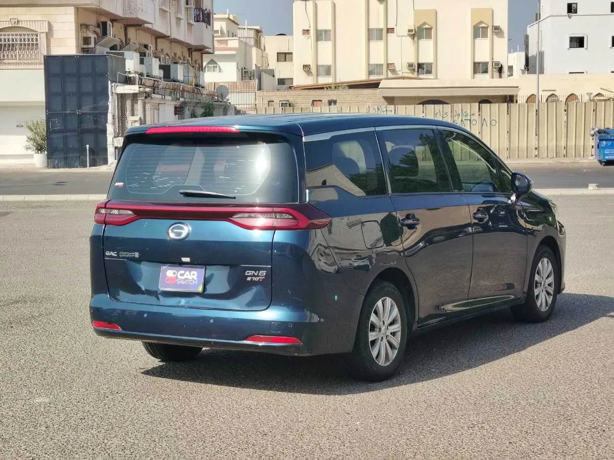 Car image 5