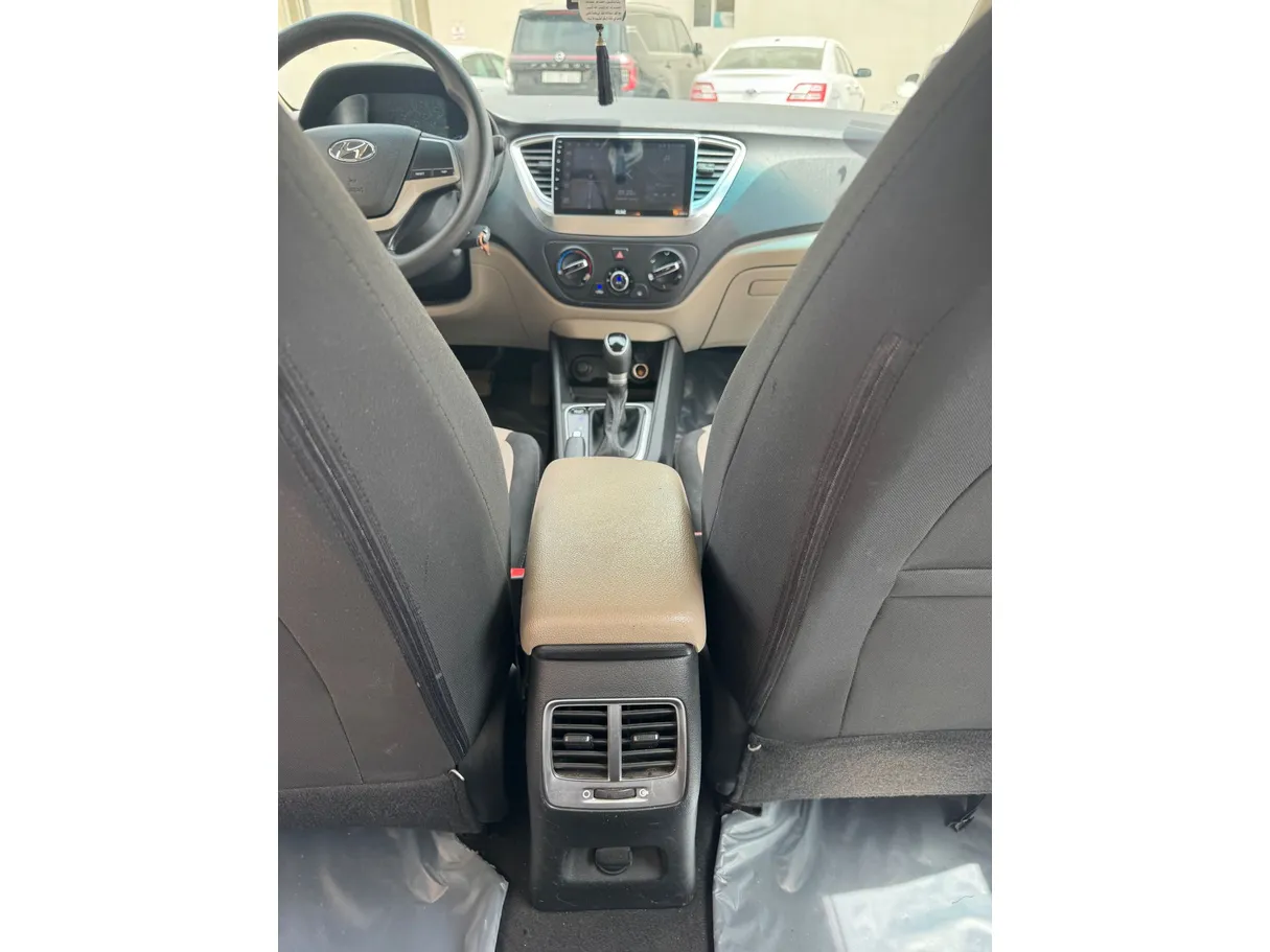 Car image 17