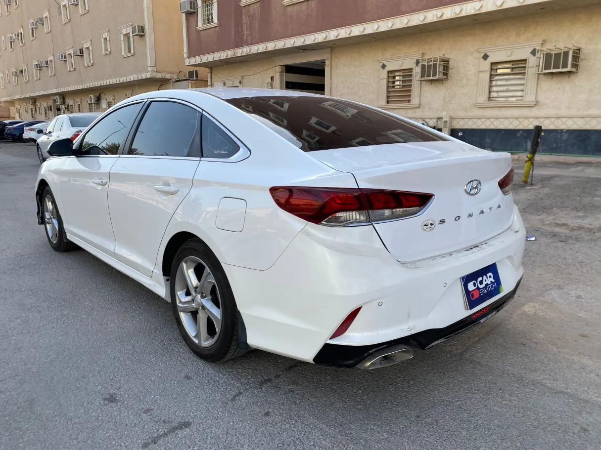 Car image 7